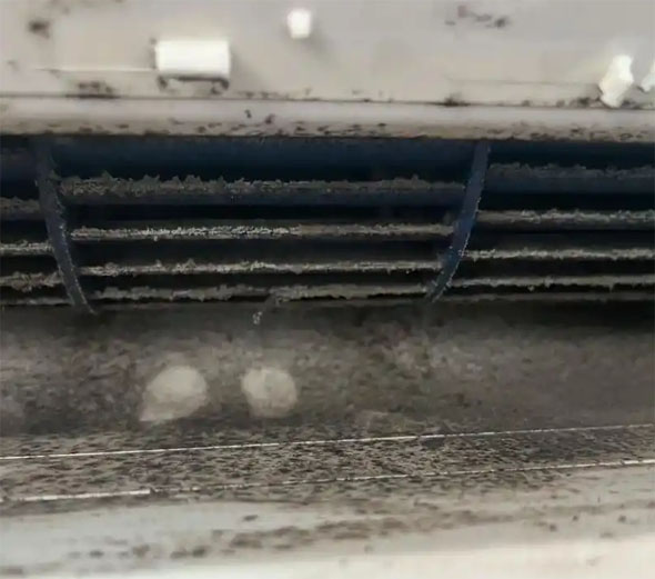 三亚空调吹的风有股烧焦味是怎么回事